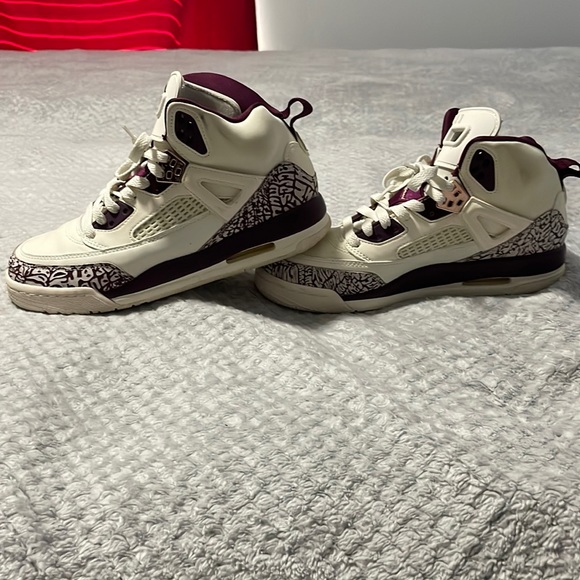 Lightly worn Jordan spizikes - Picture 1 of 3